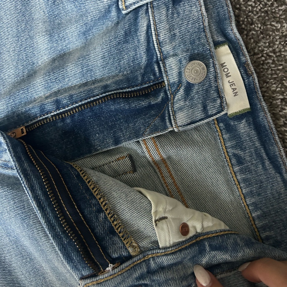 American Eagle AE77 Premium Mom Jeans - Picture 6 of 8
